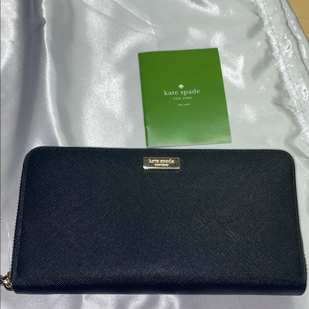 Kate Spade LIKE NEW Midnight Black Zip Wallet